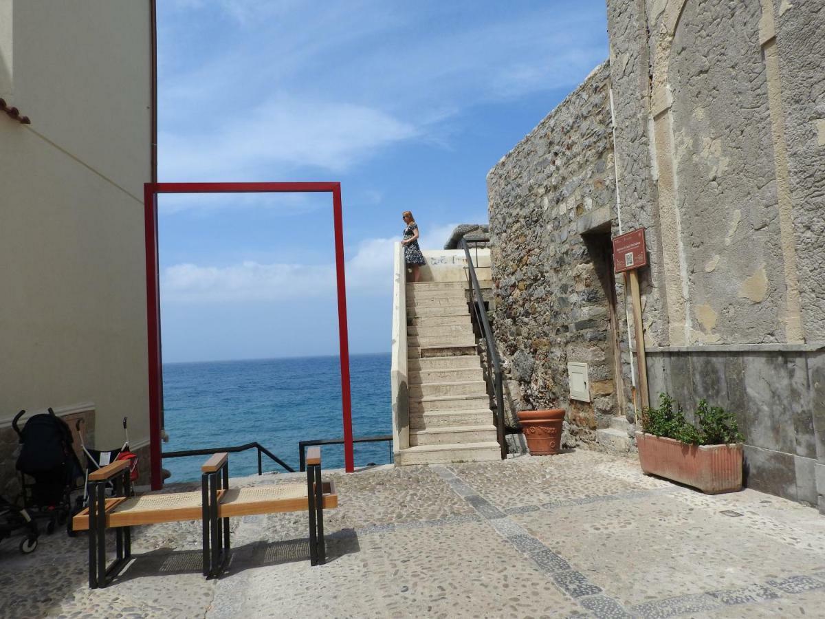 Вилла Terrazza Piazzetta Piazza Francesco Crispi Чефалу Экстерьер фото